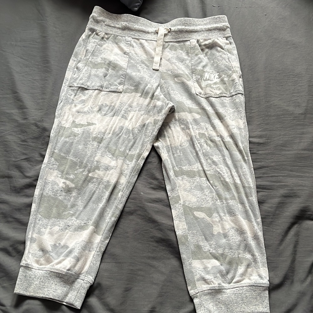 Nike Capris - Picture 4 of 5